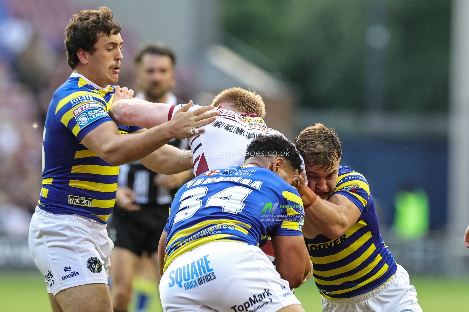 Zach Eckersley of Wigan Warriors is tackled by Max Wood of Warrington Wolves Kelepi Tanginoa of Warrington Wolves and Leon Hayes of Warrington Wolves during the Betfred Super League round 18 match Wigan Warriors vs Warrington Wolves at The Brick Community Stadium, Wigan, United Kingdom on 10 July 2026

(Photo by Mark Cosgrove/News Images)