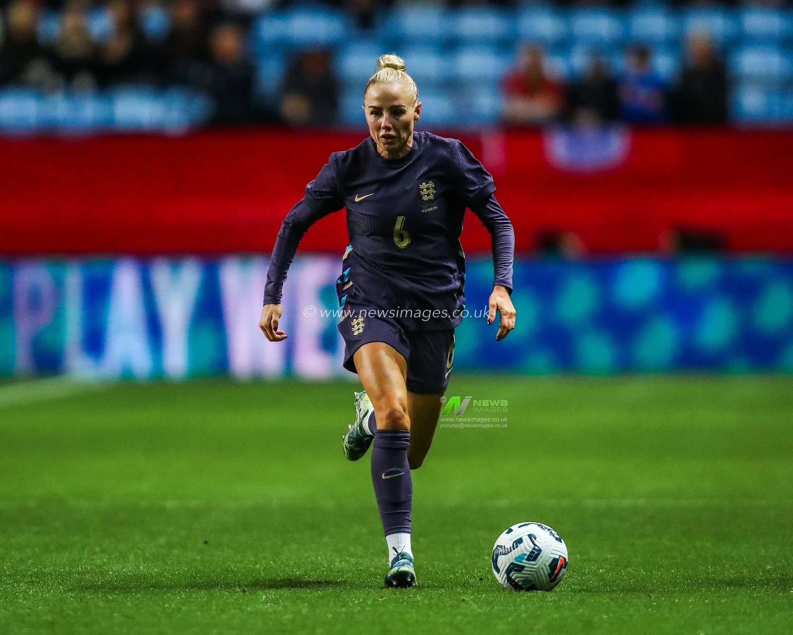 Alex Greenwood of England runs with the ball during the Women's International Friendly match England Women vs South Africa Women at Coventry Building Society Arena, Coventry, United Kingdom, 29th October 2024

(Photo by Izzy Poles/News Images)