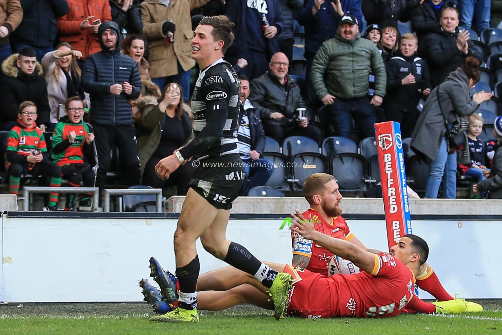 1st March 2020, KCOM Stadium, Hull, England; Betfred Super League, Hull FC v Catalans Dragons : Jamie Shaul (1) of Hull FC celebrates his try