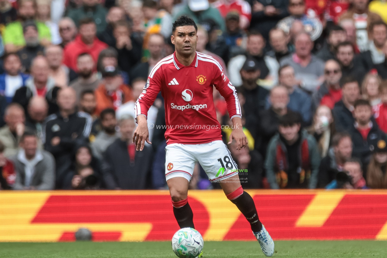 Casemiro of Manchester United with the ball during the Premier League match Manchester United vs Nottingham Forest at Old Trafford, Manchester, United Kingdom on 17 May 2026

(Photo by Mark Cosgrove/News Images)