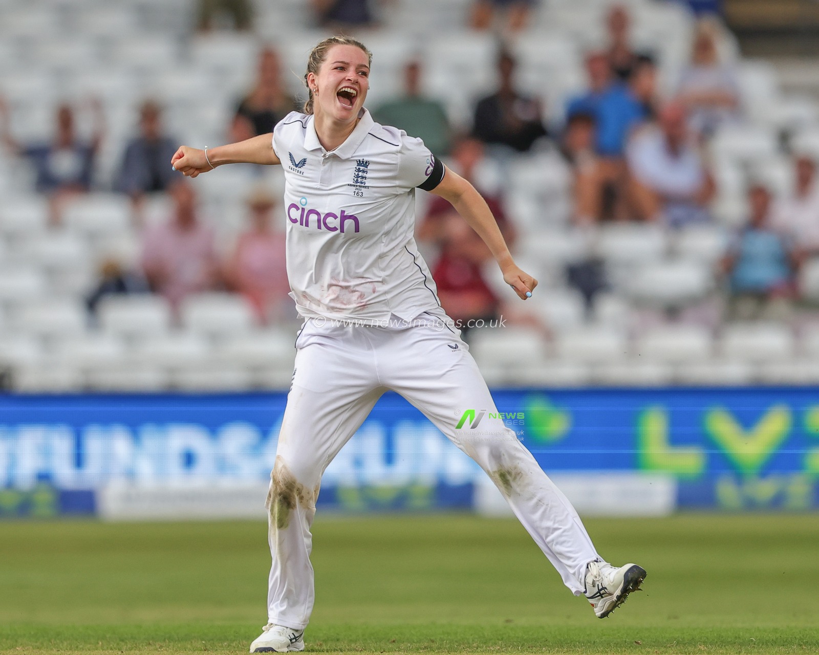 Lauren Bell of England celebrates the wicket of Ashleigh Gardner of Australia during the Metro Bank Women's Ashes 2023 match England vs Australia at Trent Bridge, Nottingham, United Kingdom, 22nd June 2023

(Photo by Mark Cosgrove/News Images)