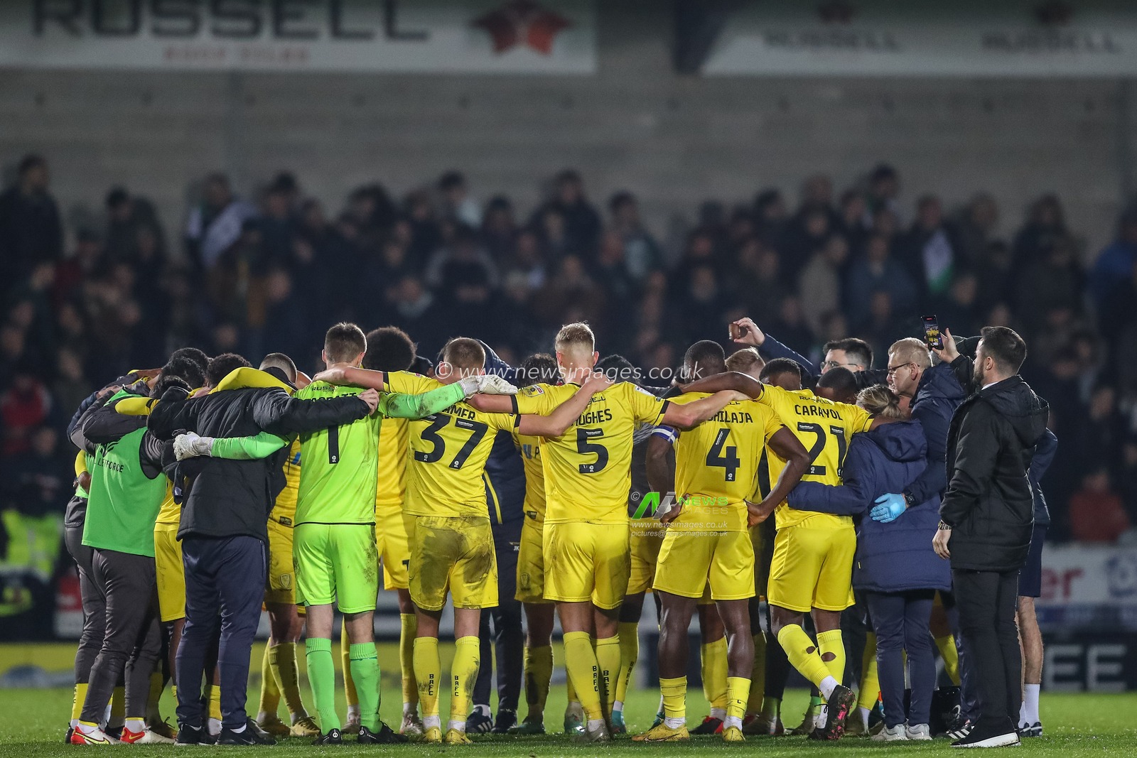 Burton Albion players form a huddle after their win in the Sky Bet League 1 match Burton Albion vs Plymouth Argyle at Pirelli Stadium, Burton upon Trent, United Kingdom, 19th November 2022

(Photo by Gareth Evans/News Images)