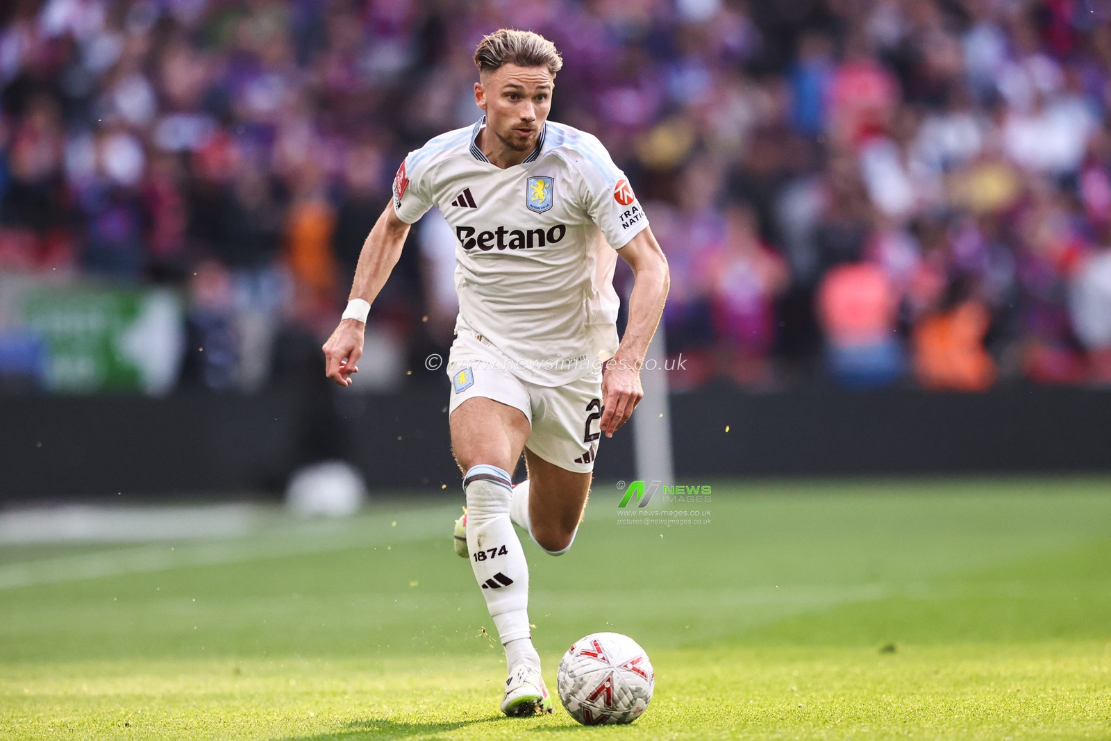 Matty Cash of Aston Villa breaks with the ball during the Emirates FA Cup Semi-Final match Crystal Palace vs Aston Villa at Wembley Stadium, London, United Kingdom, 26th April 2025

(Photo by Alfie Cosgrove/News Images)
