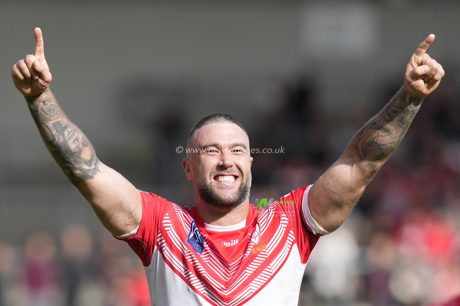Curtis Sironen #16 of St Helens celebrates with the fans after the Betfred Super League match St Helens vs Salford Red Devils at Totally Wicked Stadium, St Helens, United Kingdom, 17th September 2022

(Photo by Steve Flynn/News Images)