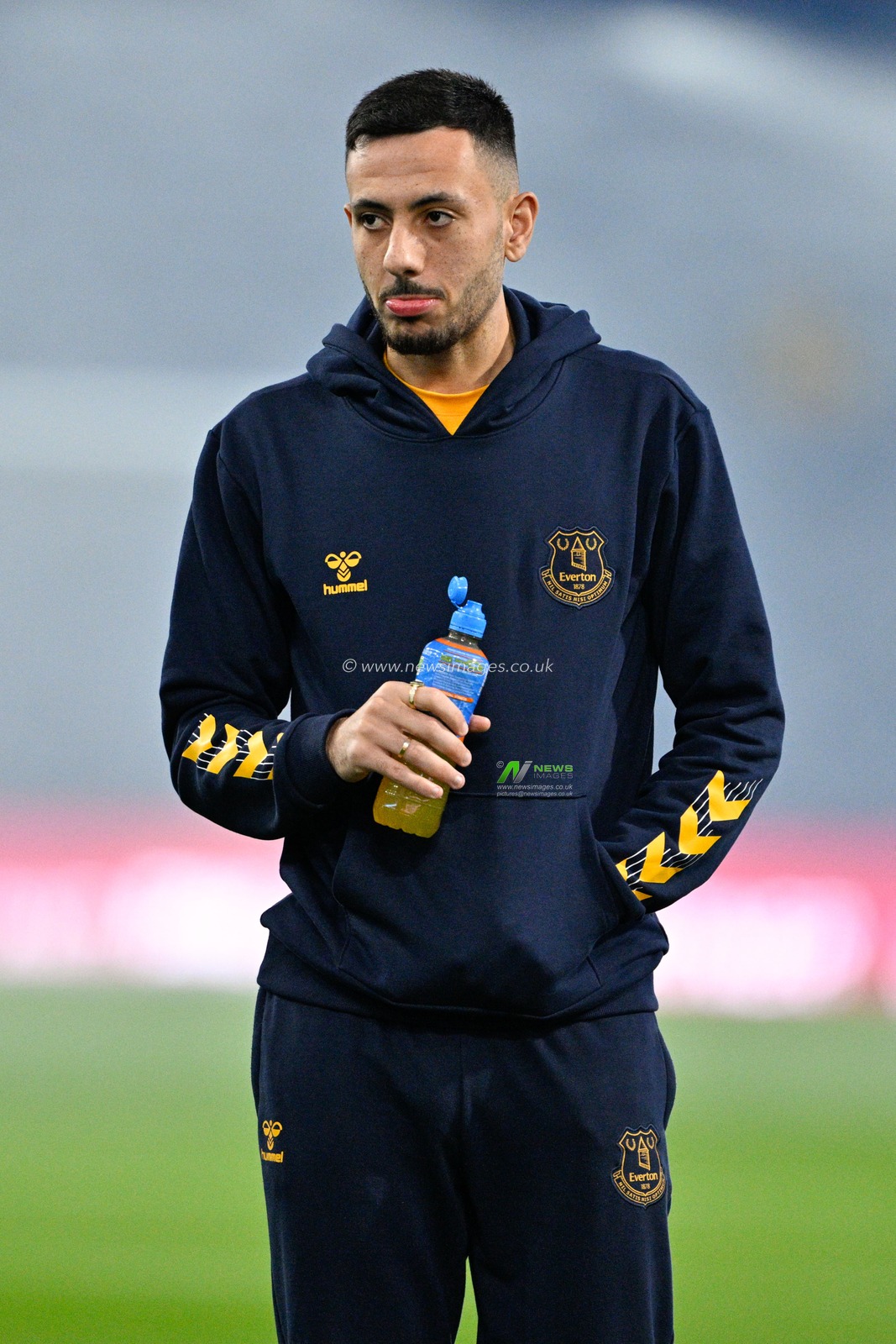 Dwight McNeil 7# of Everton Football Club inspects the pitch ahead of the match, during the Premier League match Burnley vs Everton at Turf Moor, Burnley, United Kingdom, 16th December 2023

(Photo by Cody Froggatt/News Images)