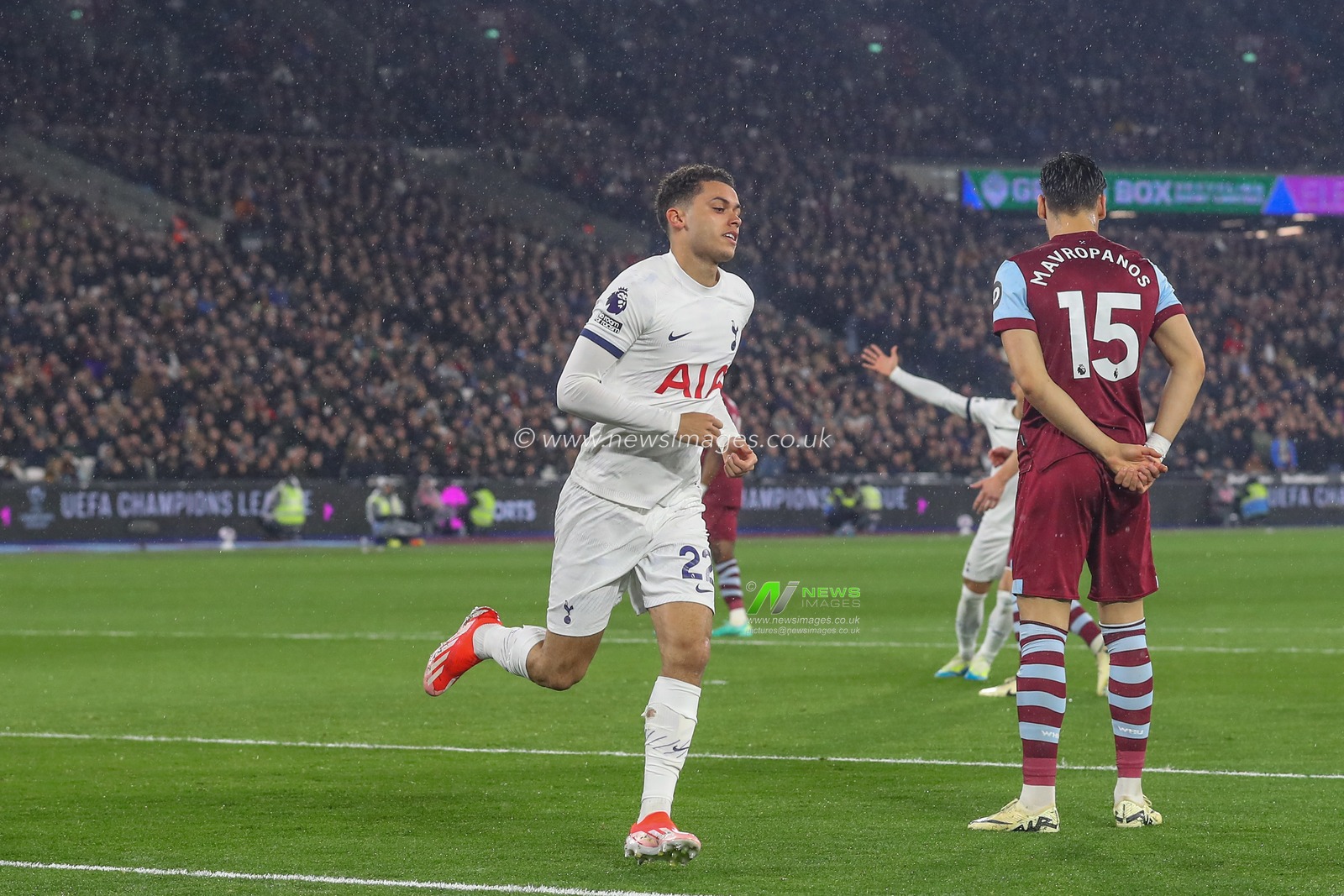 Brennan Johnson of Tottenham Hotspur celebrates his goal to make it 0-1 during the Premier League match West Ham United vs Tottenham Hotspur at London Stadium, London, United Kingdom, 2nd April 2024

(Photo by Gareth Evans/News Images)