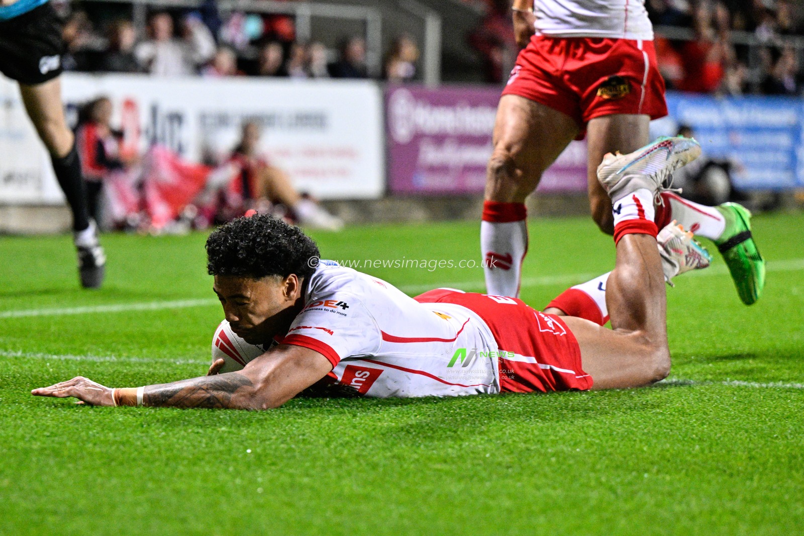 Waqa Blake of St. Helens goes over for a try to make it 8-4 St. Helens during the Betfred Super League Round 21 match St Helens vs Salford Red Devils at Totally Wicked Stadium, St Helens, United Kingdom, 8th August 2024

(Photo by Cody Froggatt/News Images)