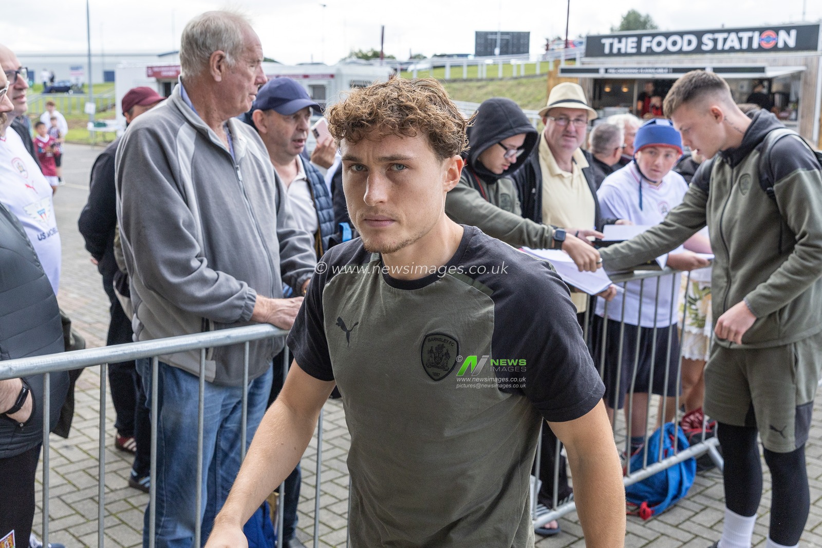 Callum Styles #20 of Barnsley arrives during the Sky Bet League 1 match Northampton Town vs Barnsley at Sixfields Stadium, Northampton, United Kingdom, 23rd September 2023

(Photo by Mark Cosgrove/News Images)