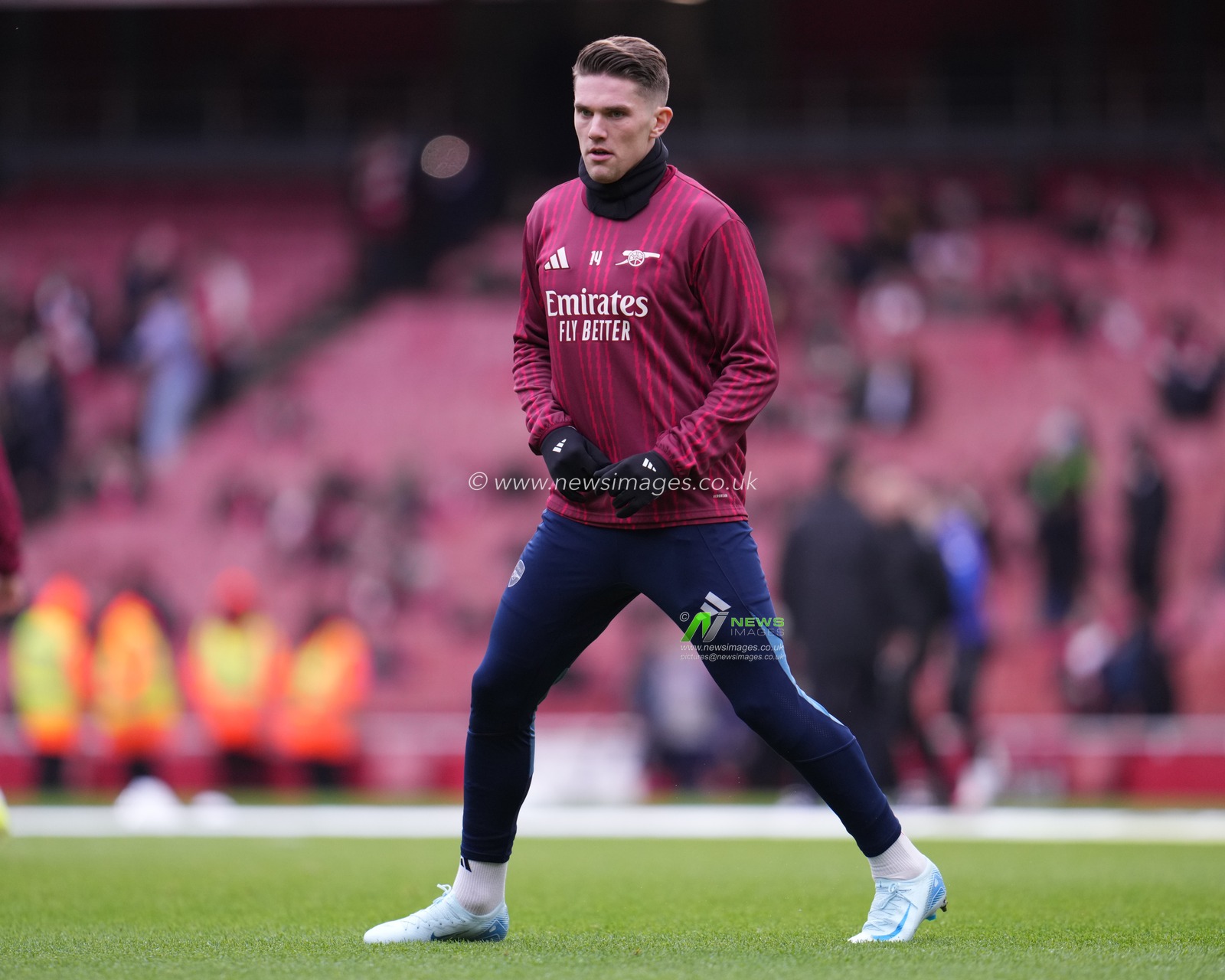 Viktor Gyokeres of Arsenal warming up during the Premier League match Arsenal vs Sunderland at Emirates, London, United Kingdom on 07 February 2026

(Photo by Harvey Murphy/News Images)