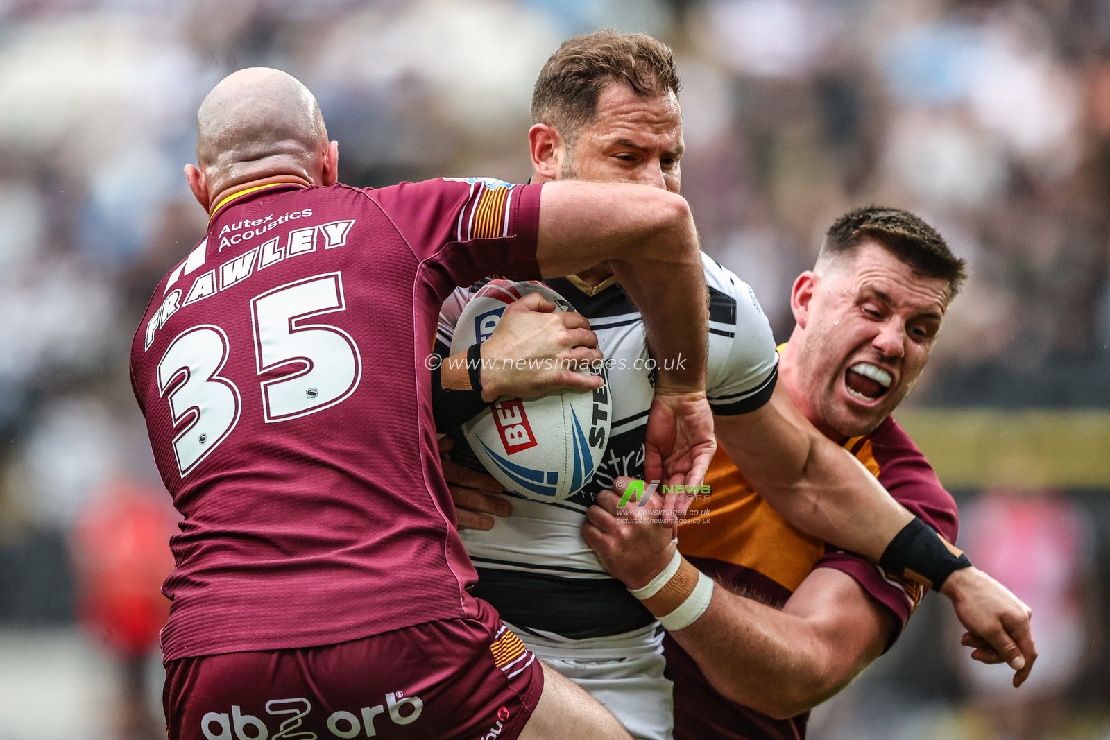 Aidan Sezer of Hull FC is tackled by Matt Frawley of Huddersfield Giants during the Betfred Super League round 20 match Hull FC vs Huddersfield Giants at MKM Stadium, Hull, United Kingdom, 26th July 2025

(Photo by Alfie Cosgrove/News Images)