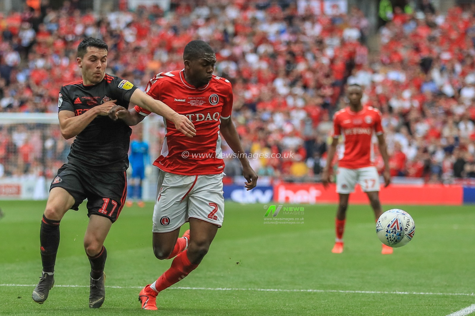 26th May 2019 , Wembley Stadium, London, England ; Sky Bet League 1 Playoff Final , Charlton Athletic vs Sunderland ; Anfernee Dijksteel (02) of Charlton holds off Lewis Morgan (17) of Sunderland 


Credit: Mark Cosgrove/News Images 


English Football League images are subject to DataCo Licence