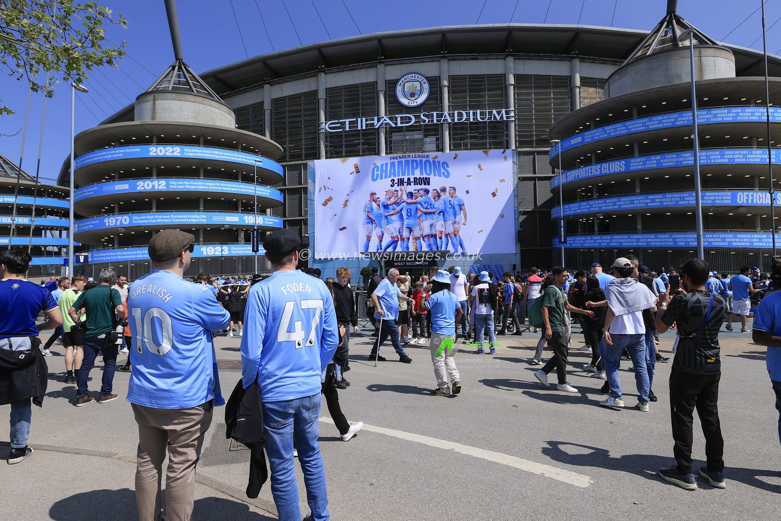 City fans gather ahead of the Premier League match Manchester City vs Chelsea at Etihad Stadium, Manchester, United Kingdom, 21st May 2023

(Photo by Conor Molloy/News Images)