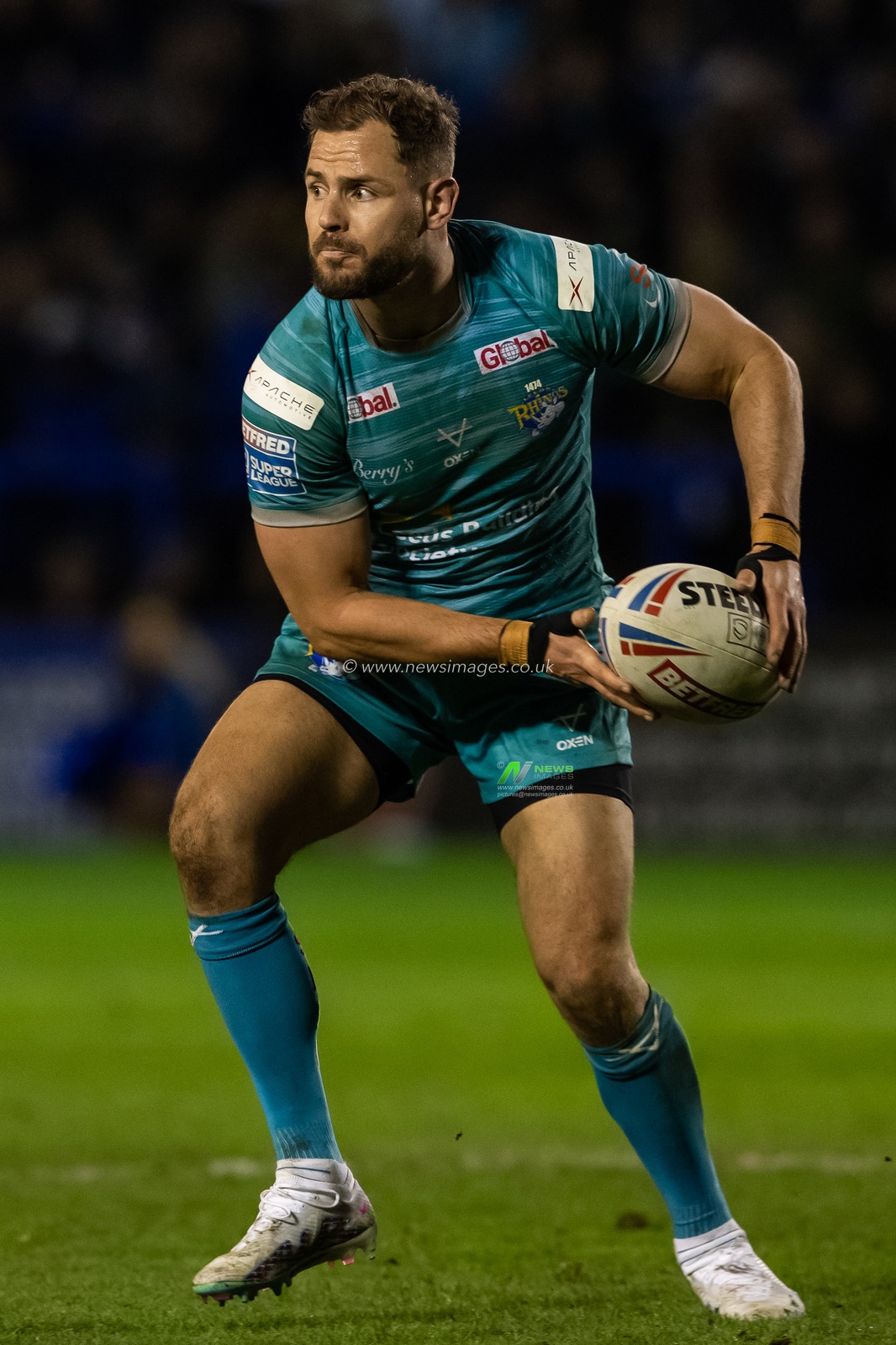 Aidan Sezer #7 of Leeds Rhinos in action during the Betfred Super League Round 1 match Warrington Wolves vs Leeds Rhinos at Halliwell Jones Stadium, Warrington, United Kingdom, 16th February 2023

(Photo by Craig Thomas/News Images)