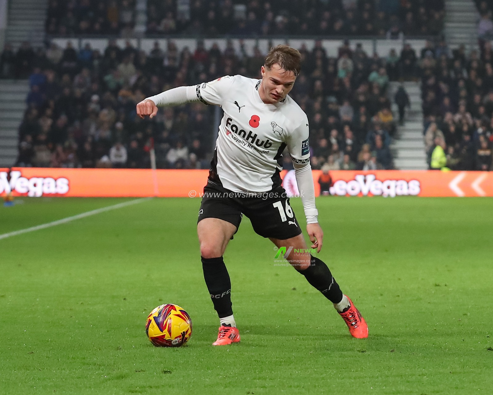 Liam Thompson of Derby County brings the ball forward during the Sky Bet Championship match Derby County vs Plymouth Argyle at Pride Park Stadium, Derby, United Kingdom, 9th November 2024

(Photo by Lee Keuneke/News Images)