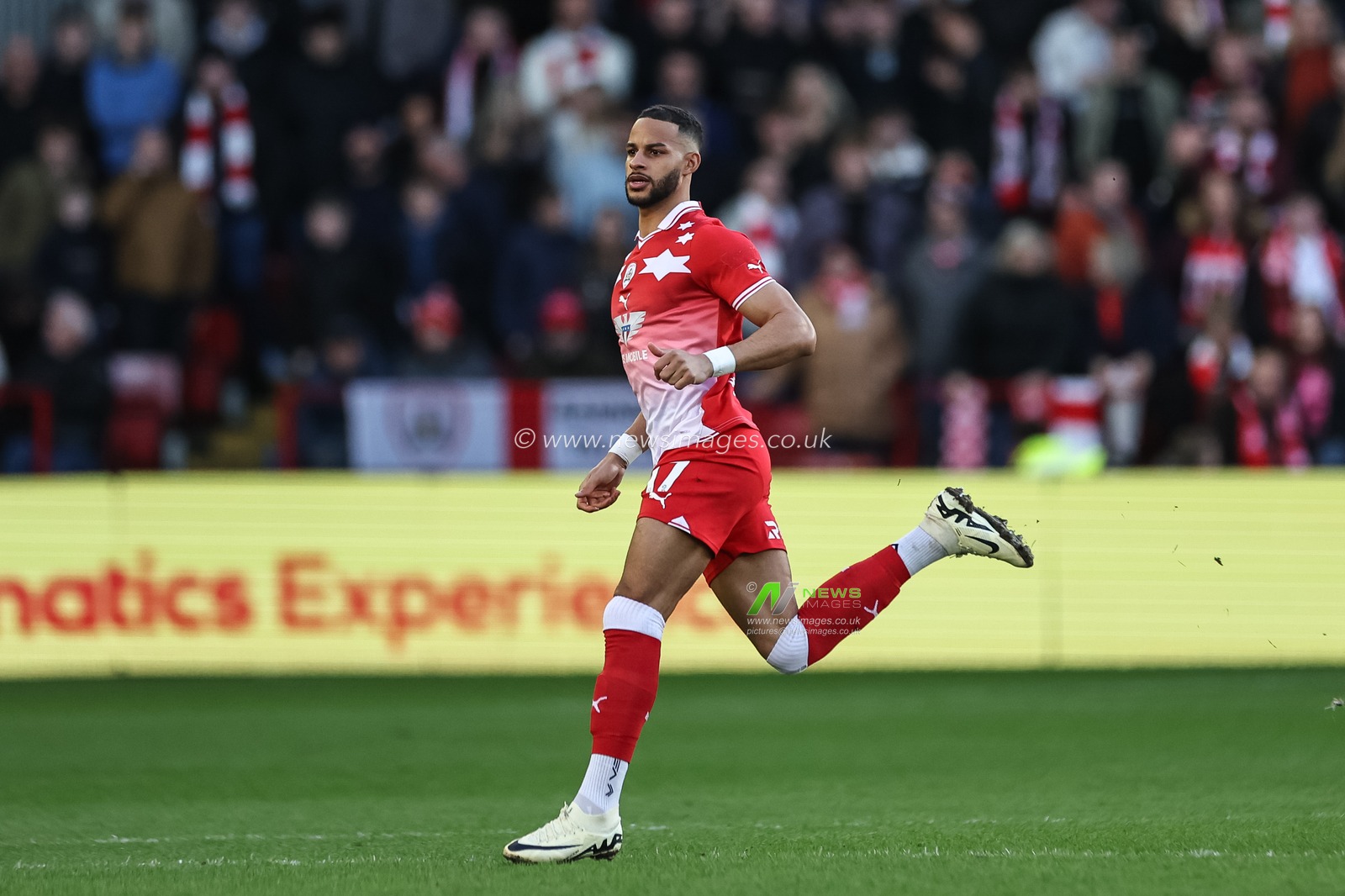 Barry Cotter of Barnsley during the Sky Bet League 1 match Barnsley vs Derby County at Oakwell, Barnsley, United Kingdom, 24th February 2024

(Photo by Mark Cosgrove/News Images)