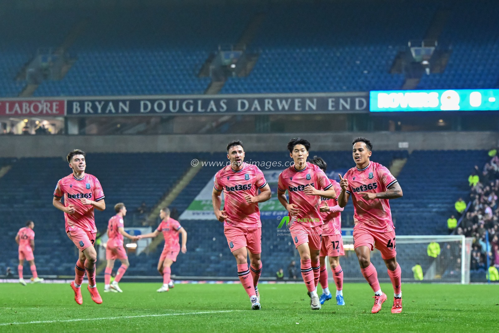 Million Manhoef of Stoke City celebrates his goal to make it. 0-1 Stoke during the Sky Bet Championship match Blackburn Rovers vs Stoke City at Ewood Park, Blackburn, United Kingdom, 6th November 2024

(Photo by Cody Froggatt/News Images)