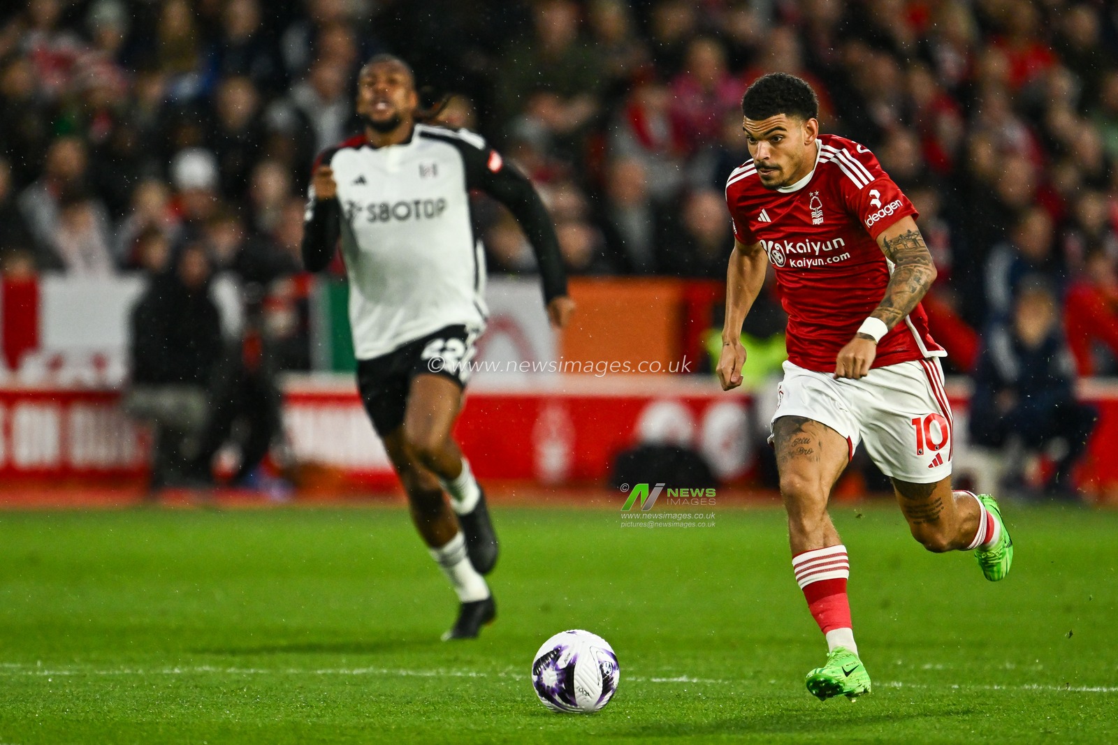 Morgan Gibbs-White of Nottingham Forest makes a break with the ball during the Premier League match Nottingham Forest vs Fulham at City Ground, Nottingham, United Kingdom, 2nd April 2024

(Photo by Craig Thomas/News Images)