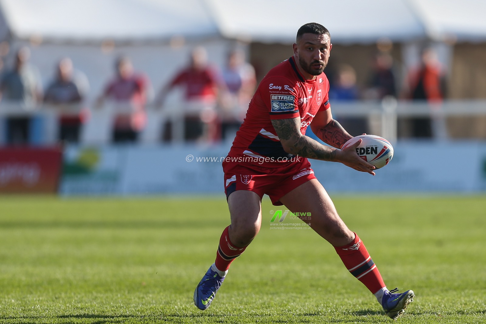 Elliot Minchella #17 of Hull KR in action during the game
