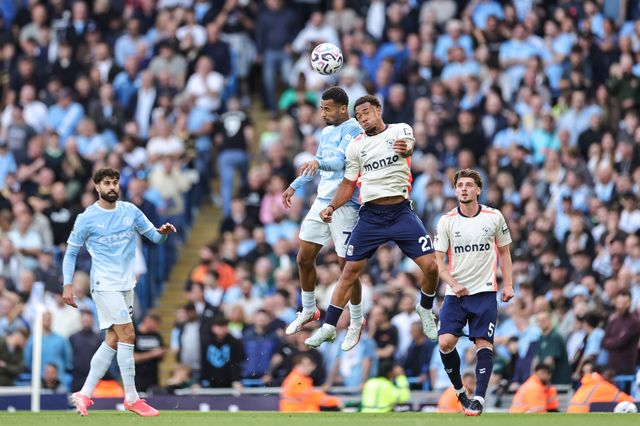 Iliman Ndiaye of Manchester City and Milan van Ewijk of Coventry City battle for the ball during the Premier League match Manchester City vs Coventry City at Etihad Stadium, Manchester, United Kingdom on 05 September 2026

(Photo by Mark Cosgrove/News Images)