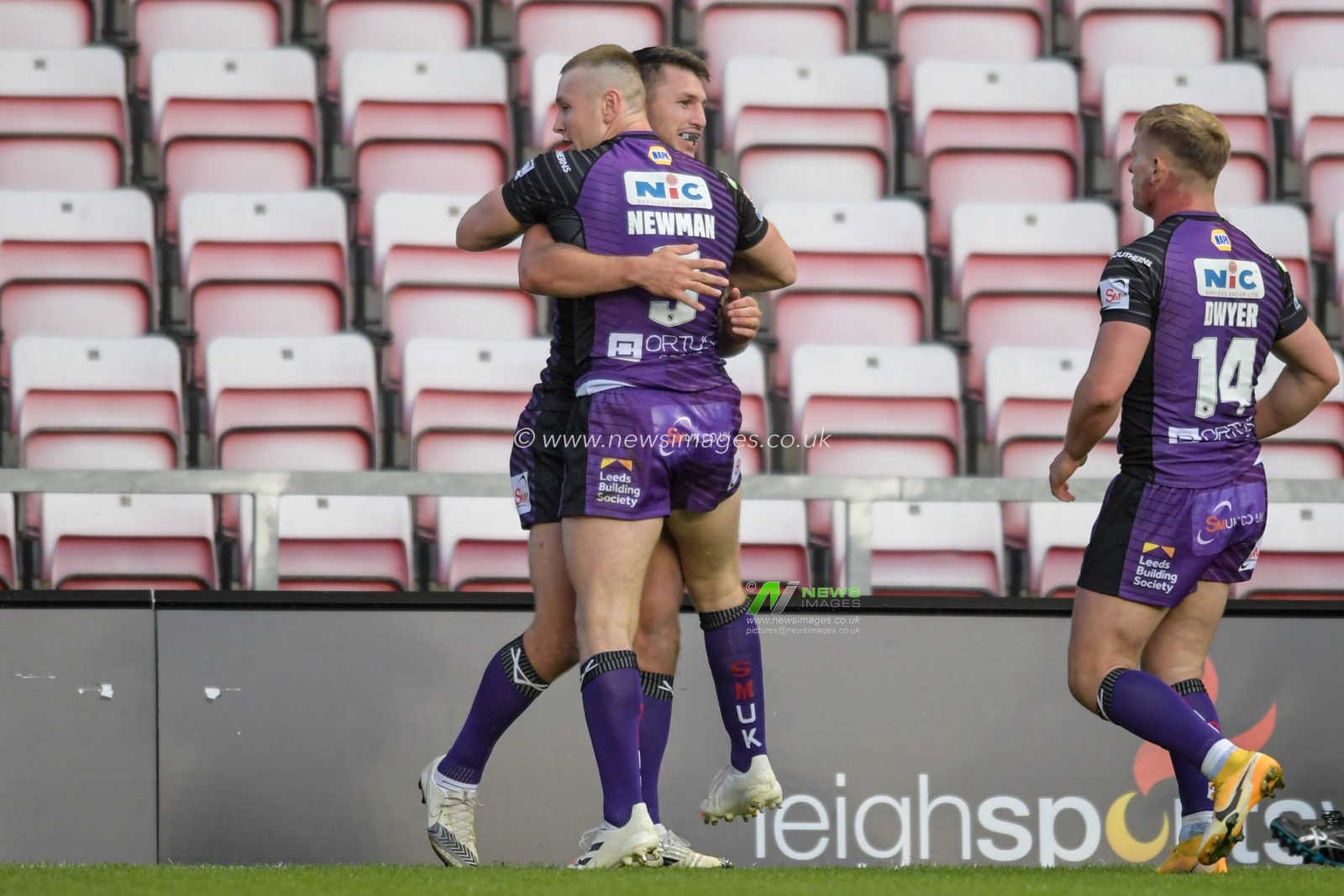 Tom Briscoe (2) of Leeds Rhinos celebrates scoring a try with Harry Newman (3) of Leeds Rhinos to make it 0-10