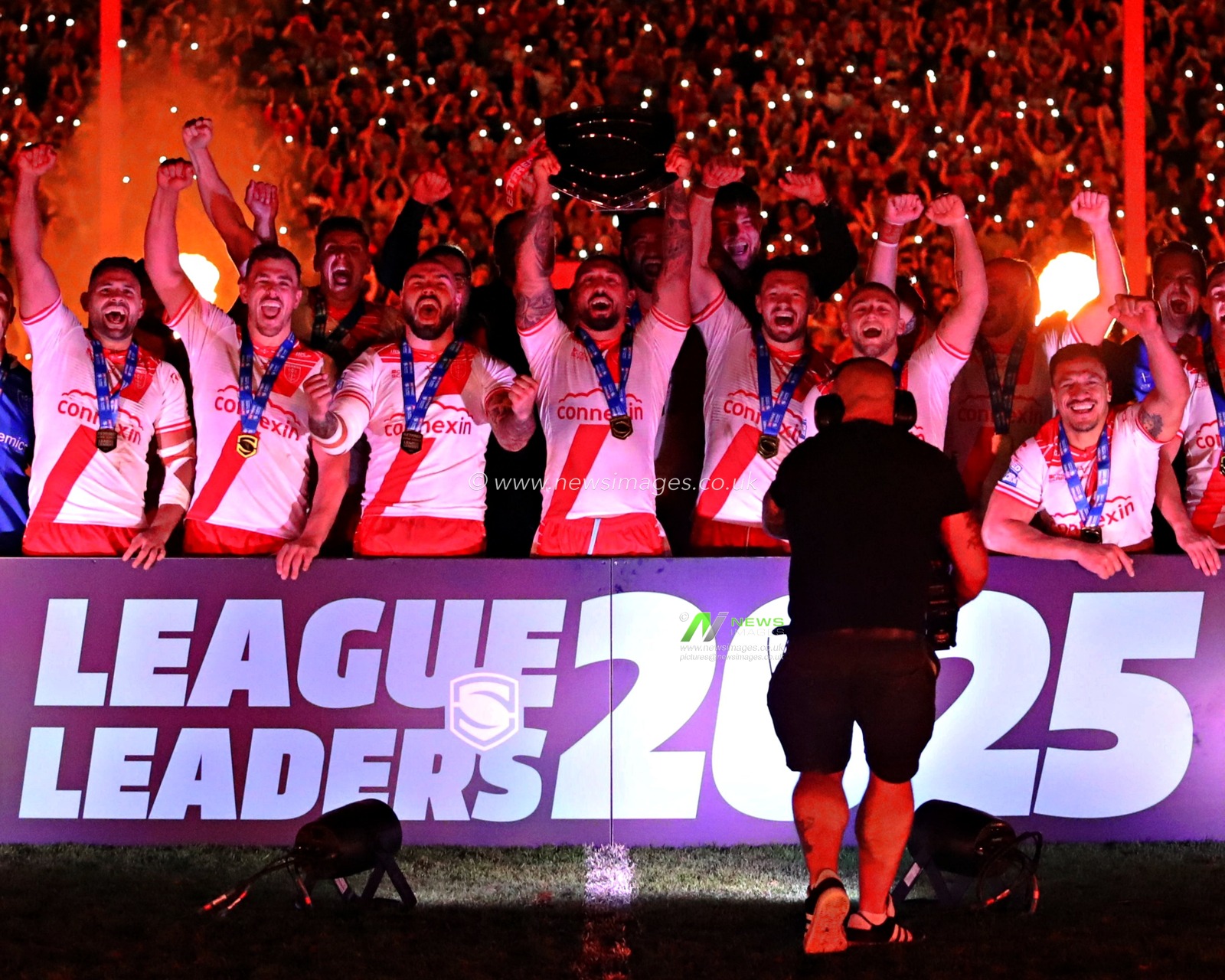 Hull KR lift the League Leaders Shield after the Betfred Super League round 27 match Hull KR vs Warrington Wolves at Sewell Group Craven Park, Kingston upon Hull, United Kingdom, 18th September 2025(Photo by Sam Eaden/News Images)