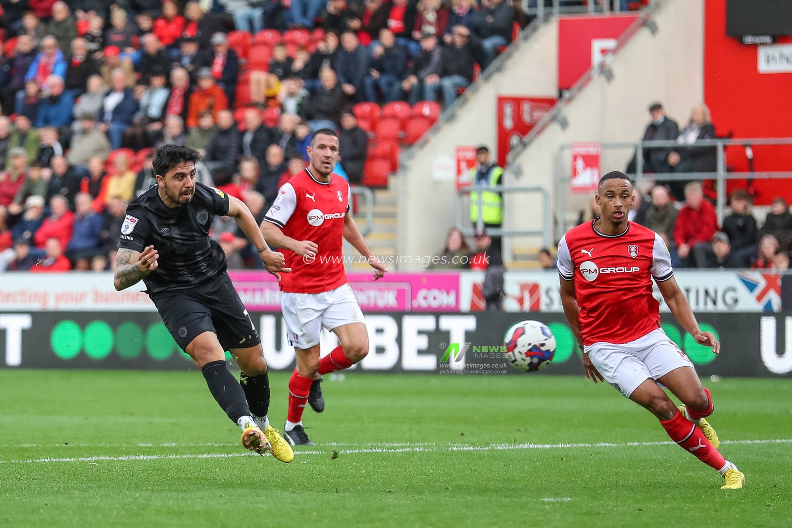 Ozan Tufan #7 of Hull City scores a goal to make it 1-4 during the Sky Bet Championship match Rotherham United vs Hull City at New York Stadium, Rotherham, United Kingdom, 22nd October 2022

(Photo by Gareth Evans/News Images)