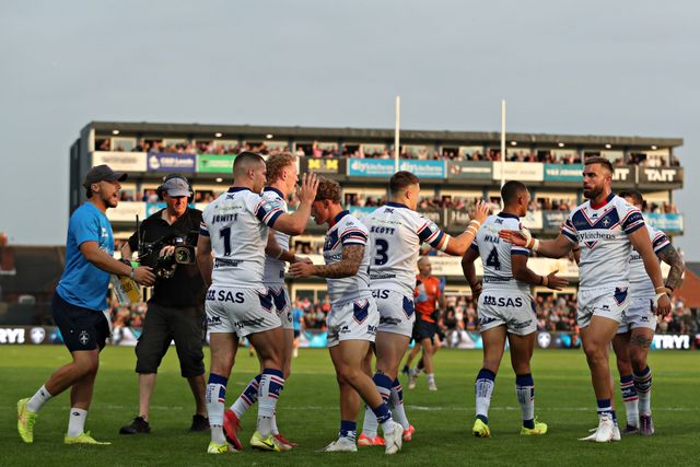 Wakefield celebrate the try scored by Lachlan Walmsley of Wakefield Trinity during the Betfred Super League round 20 match Wakefield Trinity vs Leeds Rhinos at DIY Kitchens Stadium, Wakefield, United Kingdom, 24th July 2025(Photo by Sam Eaden/News Images)