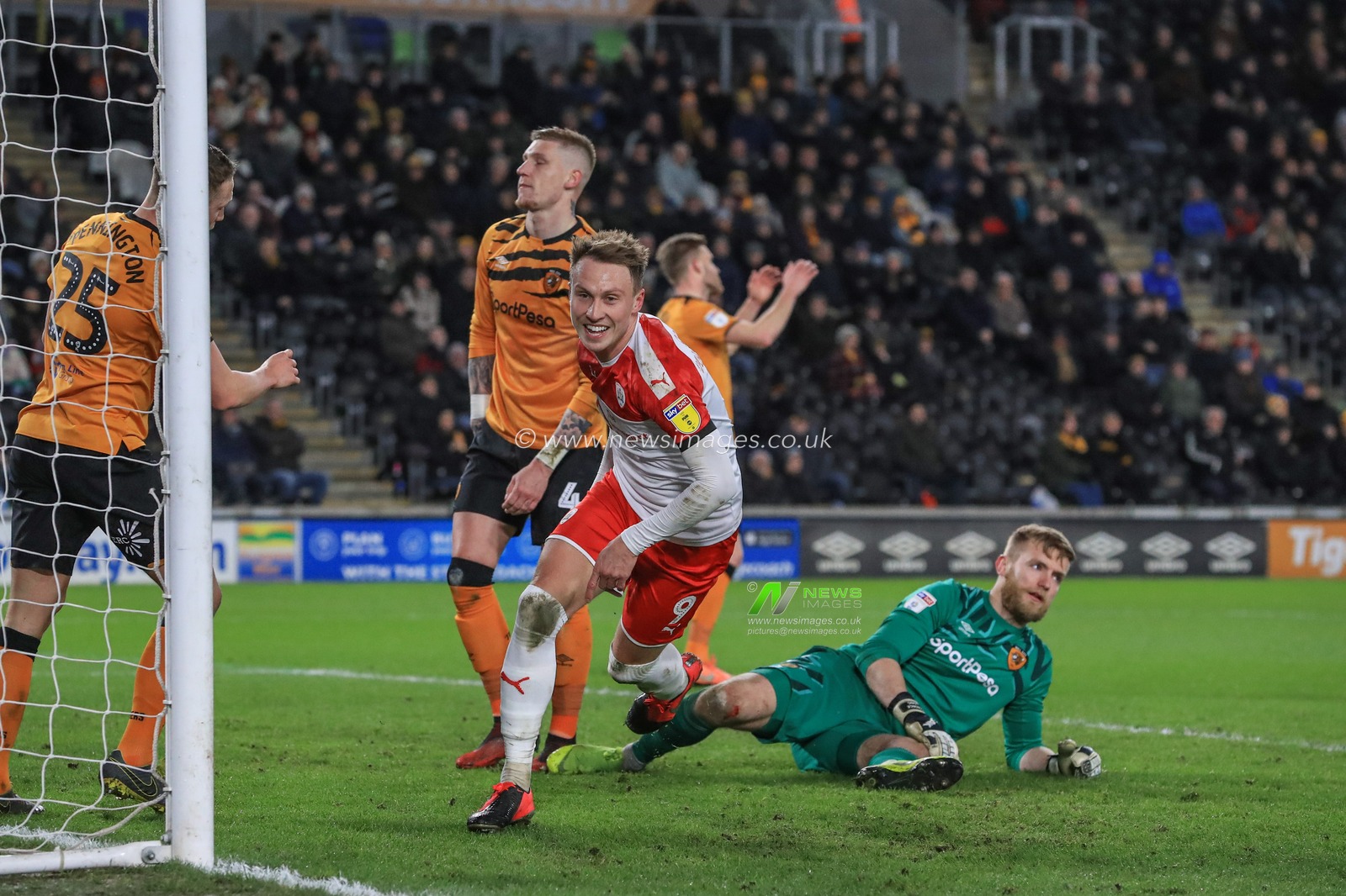 26th February 2020, KC Stadium, Kingston upon Hull, England; Sky Bet Championship, Hull City v Barnsley : Cauley Woodrow (9) of Barnsley celebrates his goal to make it 0-1