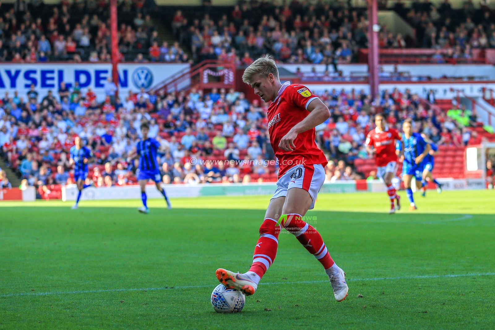 1st September 2018, Oakwell, Barnsley, England; Sky Bet League One, Barnsley v Gillingham ; Brad Potts of (20) Barnsley keeps the ball in play