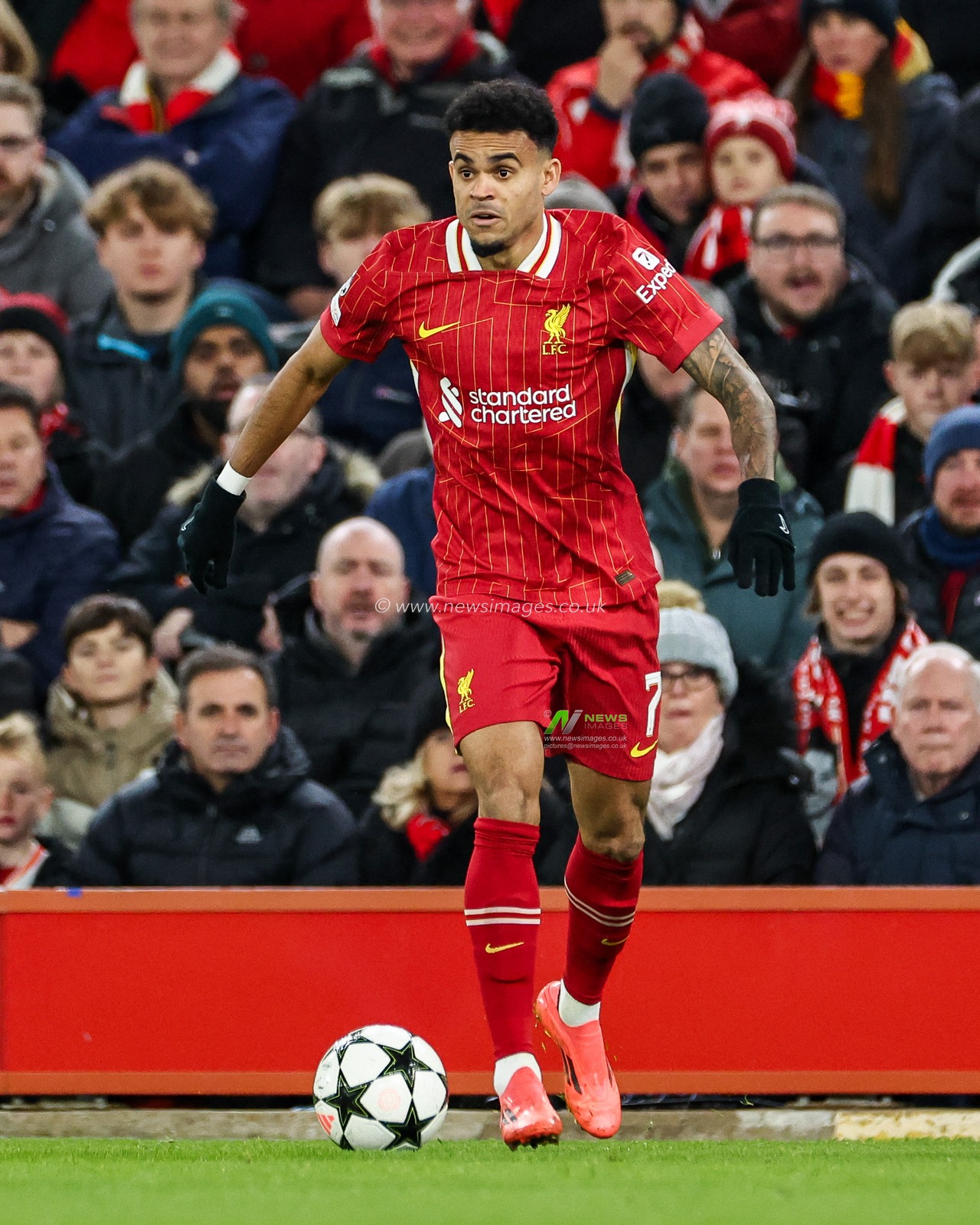 Luis Diaz of Liverpool runs with the ball during the UEFA Champions League, League Phase MD5 Liverpool v Real Madrid at Anfield, Liverpool, United Kingdom, 27th November 2024

(Photo by Mark Cosgrove/News Images)