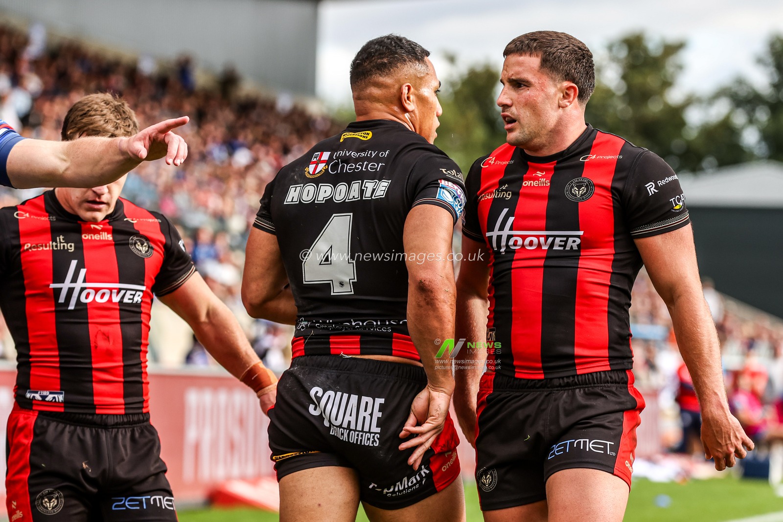 Albert Hopoate of Warrington Wolves celebrates his try during the Betfred Super League round 26 match Wakefield Trinity vs Warrington Wolves at DIY Kitchens Stadium, Wakefield, United Kingdom on 05 September 2026

(Photo by Alfie Cosgrove/News Images)