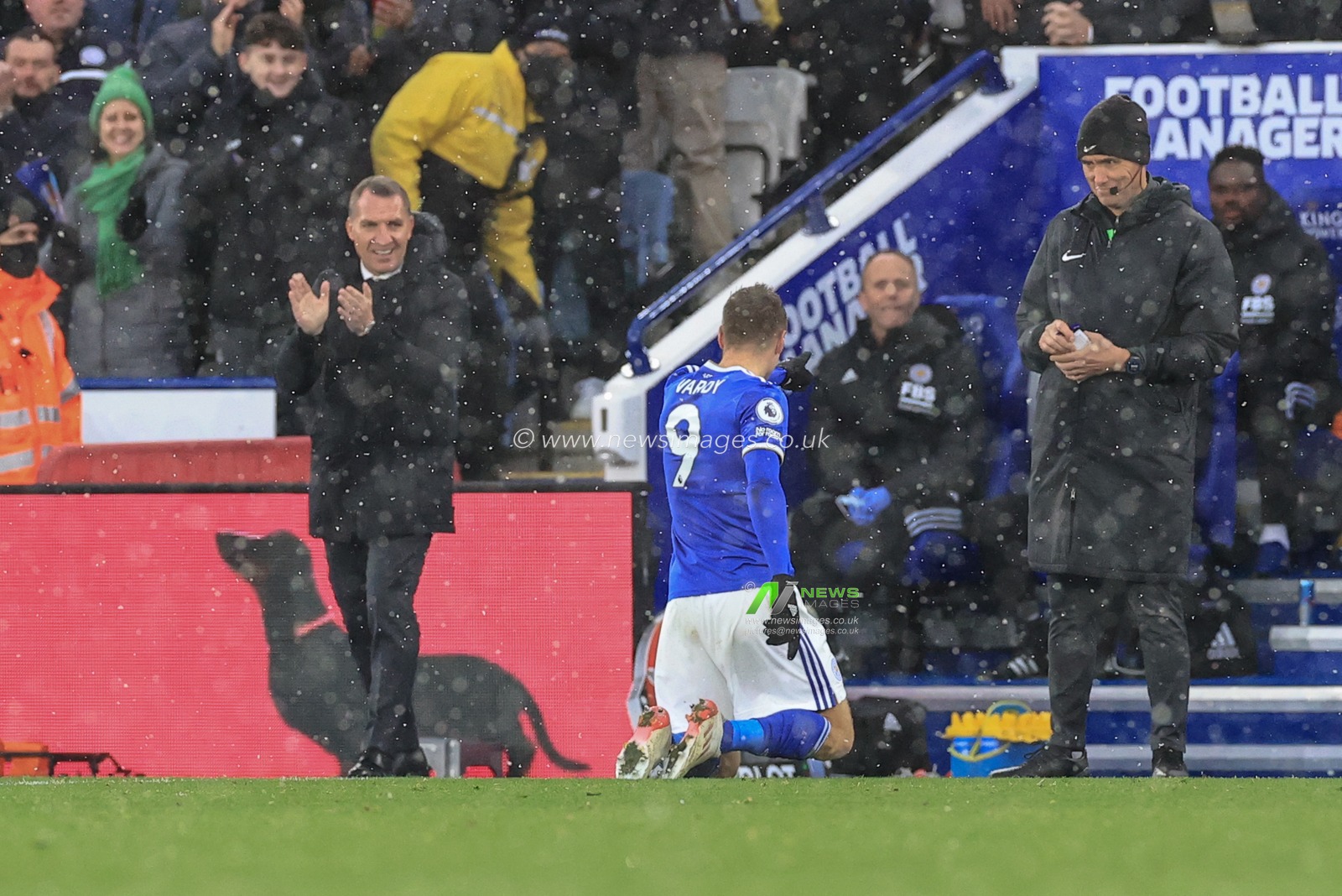 Jamie Vardy #9 of Leicester City celebrates his goal to make it 2-1