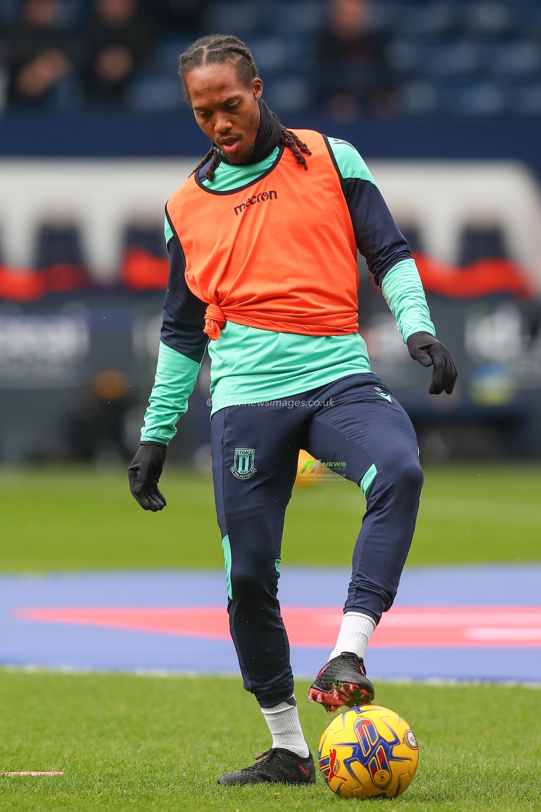 Daniel Johnson #12 of Stoke City during the pre-game warm up ahead of the Sky Bet Championship match West Bromwich Albion vs Stoke City at The Hawthorns, West Bromwich, United Kingdom, 17th December 2023

(Photo by Gareth Evans/News Images)