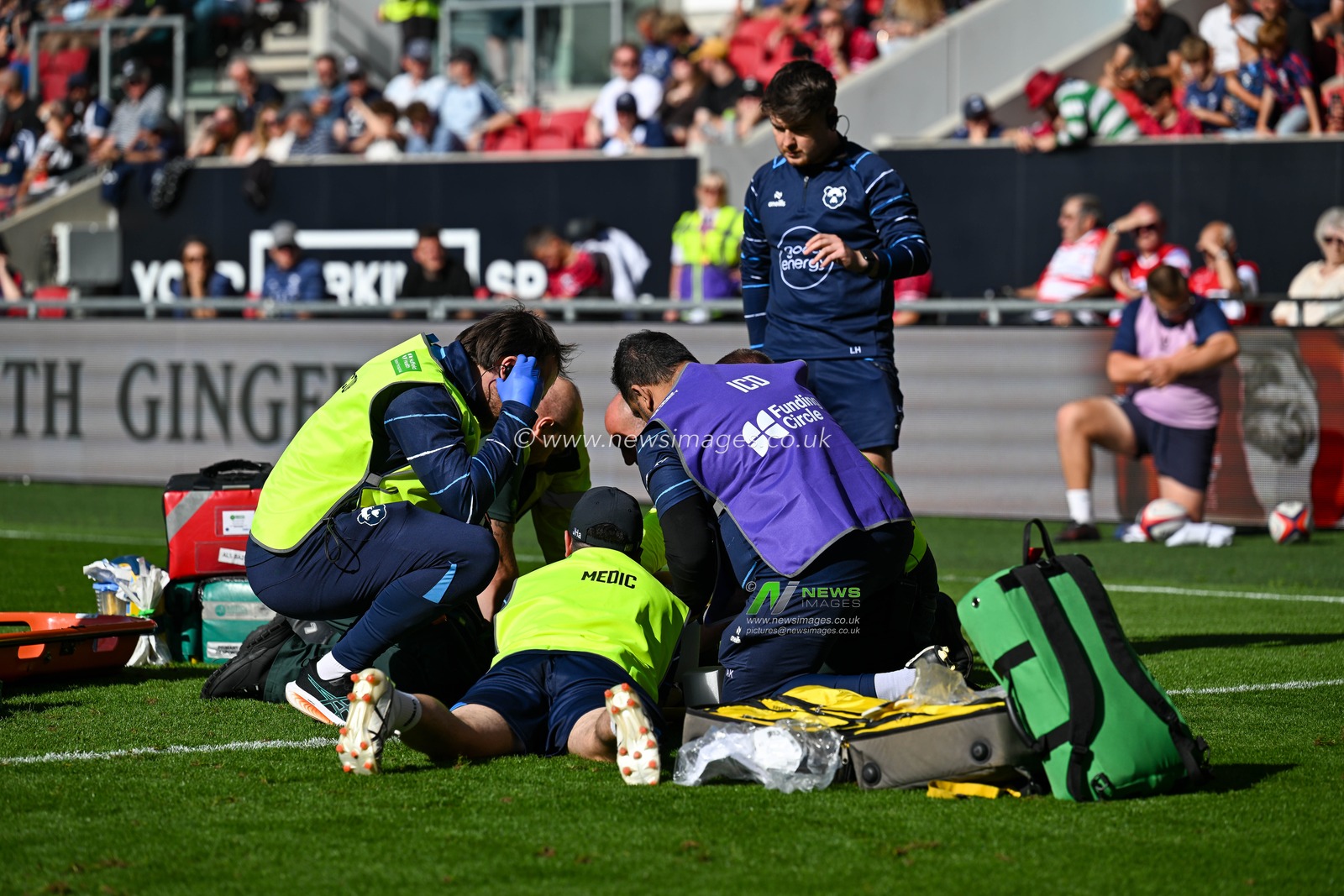 Harry Thacker of Bristol Bears is treated by medics on the pitch during the Prem Rugby Cup match Bristol Bears vs Gloucester at Ashton Gate, Bristol, United Kingdom on 05 September 2026

(Photo by Alex Williamson/News Images)