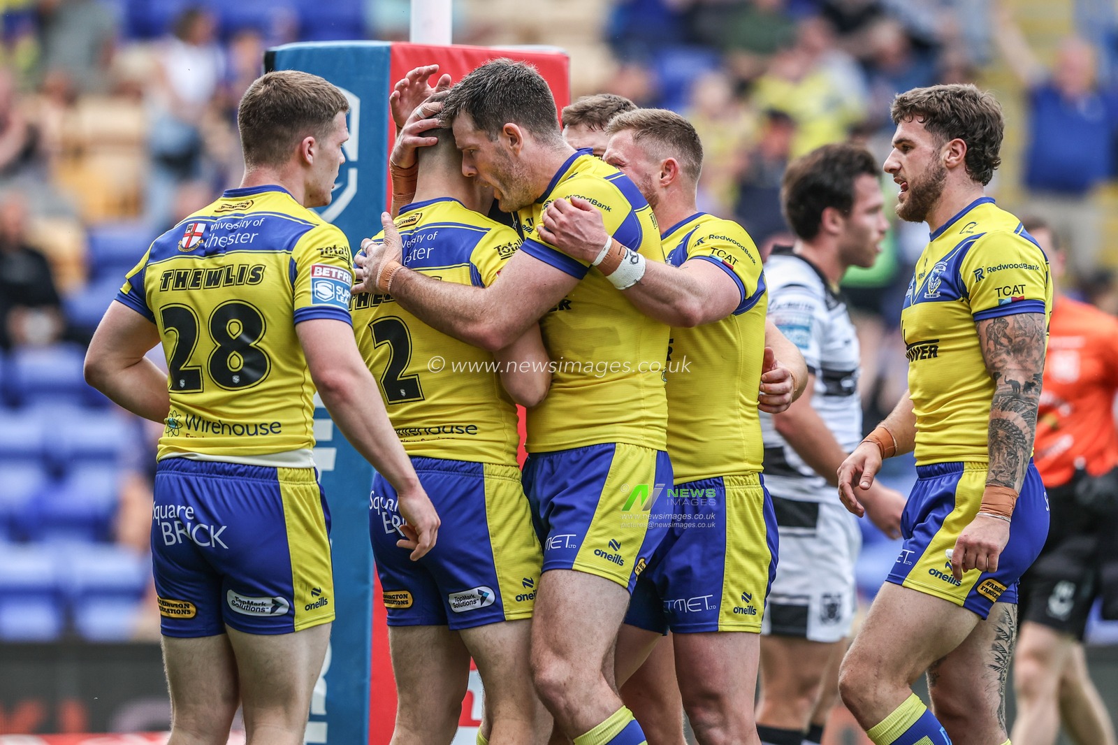 Josh Thewlis of Warrington Wolves celebrates his try during the Betfred Super League round 16 match Warrington Wolves vs Hull FC at Halliwell Jones Stadium, Warrington, United Kingdom, 28th June 2025

(Photo by Alfie Cosgrove/News Images)