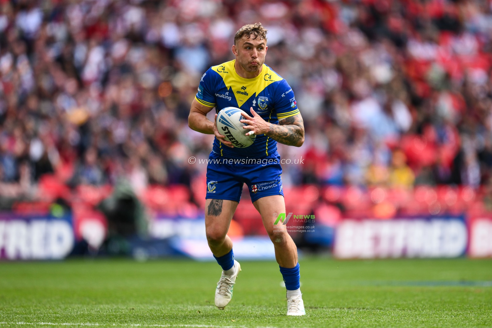 Sam Powell of Warrington Wolves makes a break during the Betfred Challenge Cup Final match Warrington Wolves vs Wigan Warriors at Wembley Stadium, London, United Kingdom, 8th June 2024

(Photo by Craig Thomas/News Images)