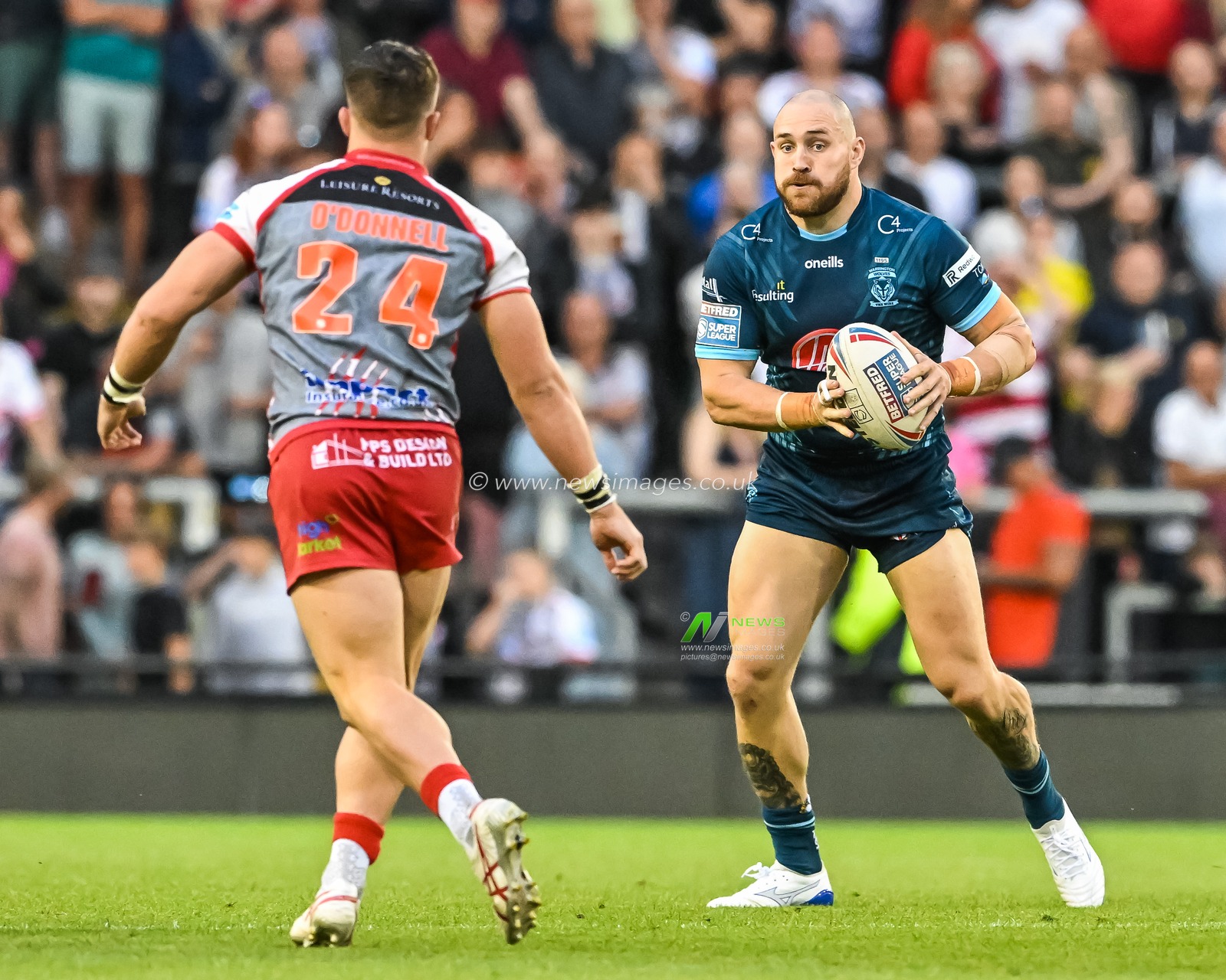 Gil Dudson #17 of Warrington Wolves in action during the Betfred Super League Round 13 match Leigh Leopards vs Warrington Wolves at Leigh Sports Village, Leigh, United Kingdom, 26th May 2023

(Photo by Craig Thomas/News Images)