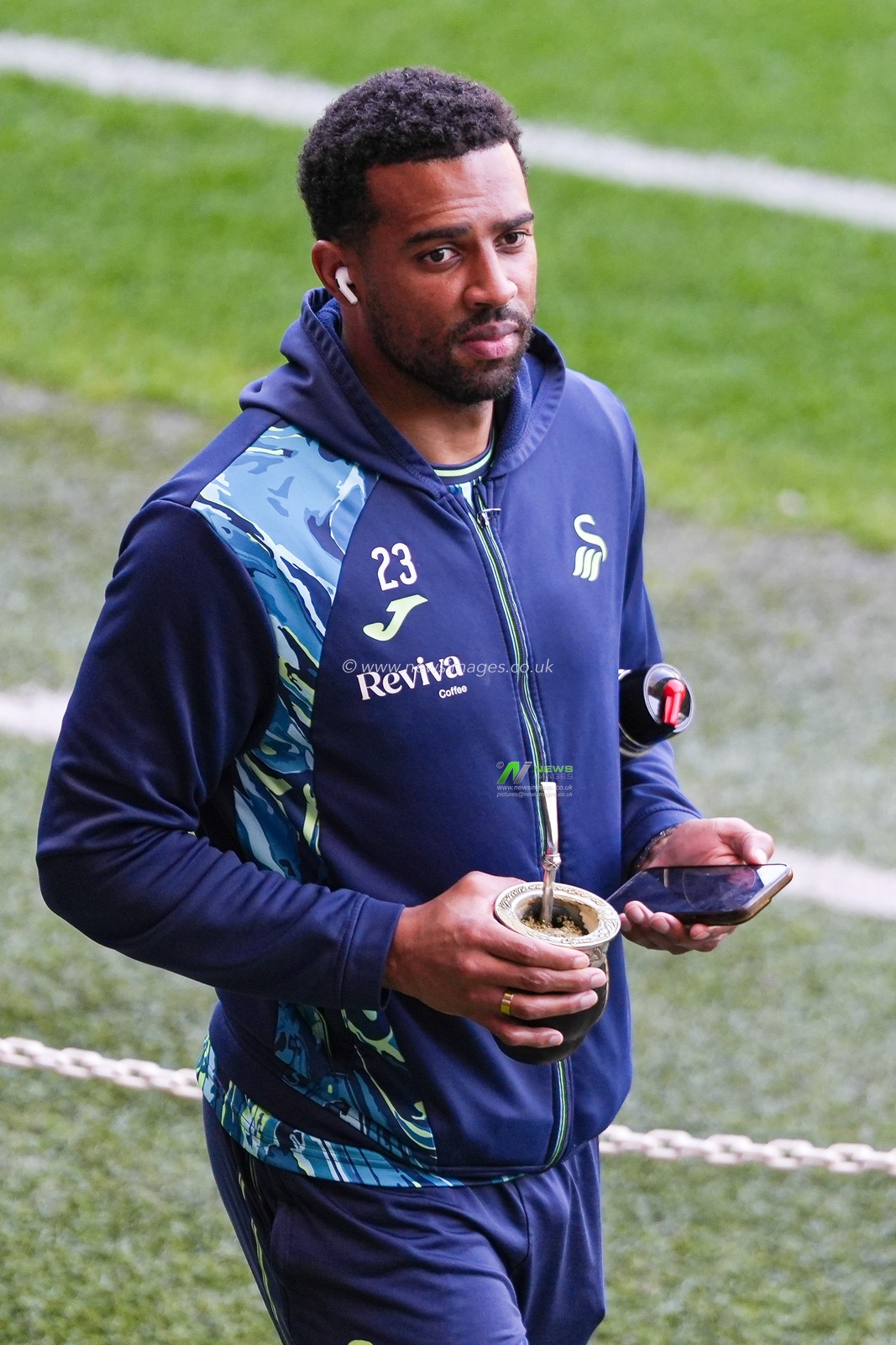 Cyrus Christie of Swansea City arrives at the Swansea.com Stadium ahead of the Sky Bet Championship match Swansea City vs Plymouth Argyle at Swansea.com Stadium, Swansea, United Kingdom, 9th April 2025

(Photo by Andrew Lewis/News Images)