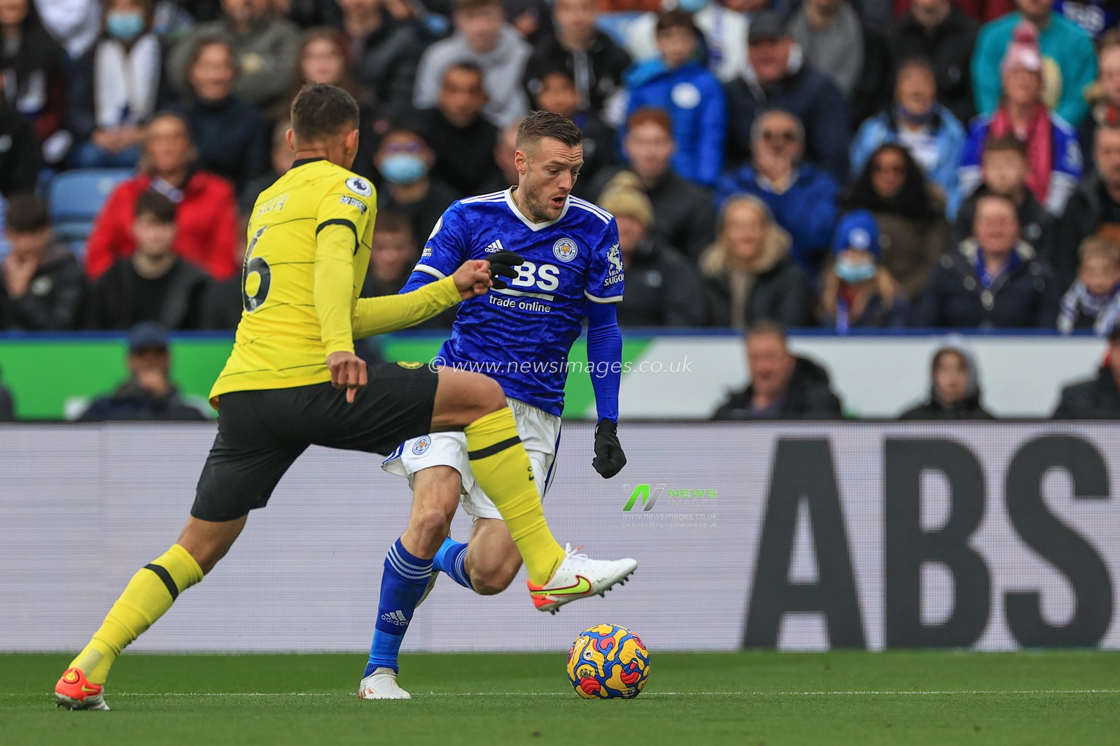 Jamie Vardy #9 of Leicester City breaks under pressure from Thiago Silva #6 of Chelsea