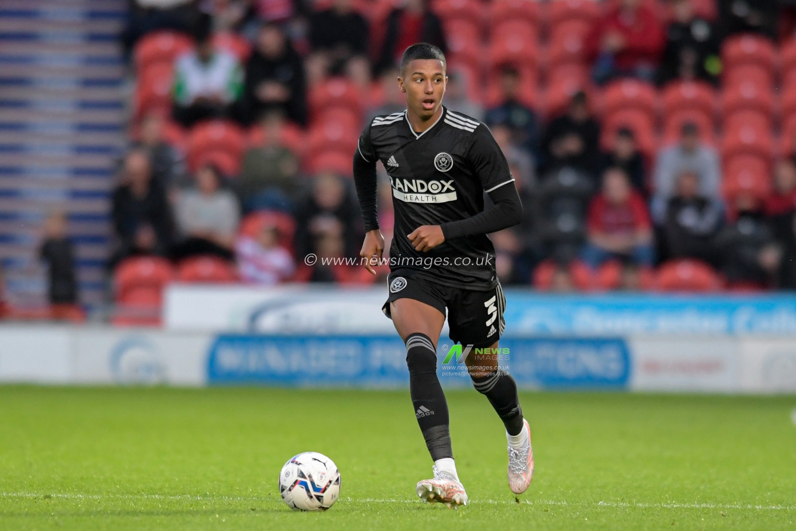 Kyron Gordon #3 of Sheffield United runs with the ball