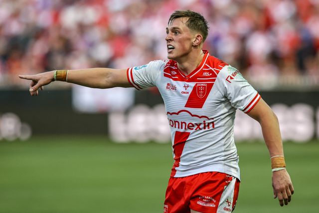 Jack Broadbent of Hull KR gives team mates instructions during the Betfred Super League round 15 match Castleford Tigers vs Hull KR at The Mend-A-Hose Jungle, Castleford, United Kingdom, 19th June 2025

(Photo by Alfie Cosgrove/News Images)