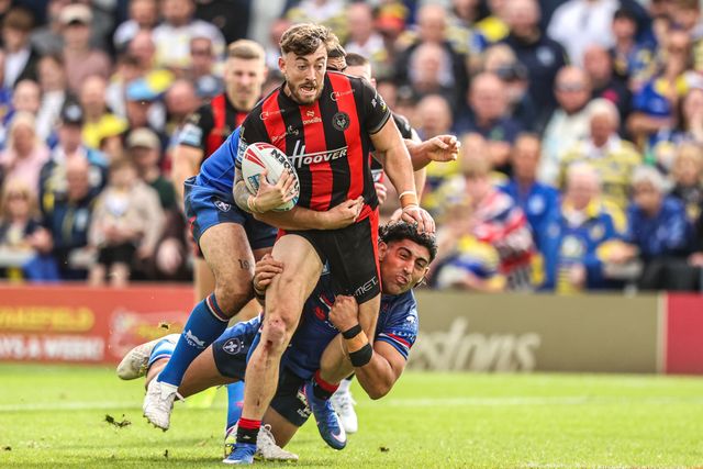 Matty Ashton of Warrington Wolves breaks with the ball during the Betfred Super League round 26 match Wakefield Trinity vs Warrington Wolves at DIY Kitchens Stadium, Wakefield, United Kingdom on 05 September 2026

(Photo by Alfie Cosgrove/News Images)