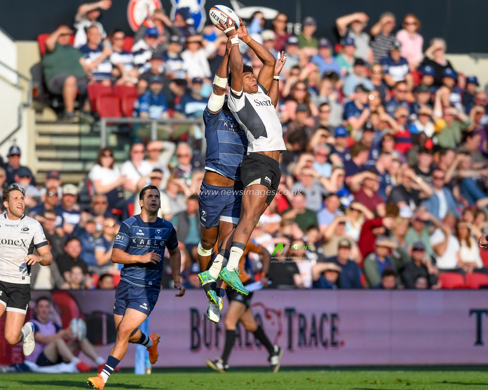 Noah Caluori of Saracens battles in the air during the Gallagher PREM match Bristol Bears vs Saracens at Ashton Gate, Bristol, United Kingdom on 09 May 2026

(Photo by Alex Williamson/News Images)