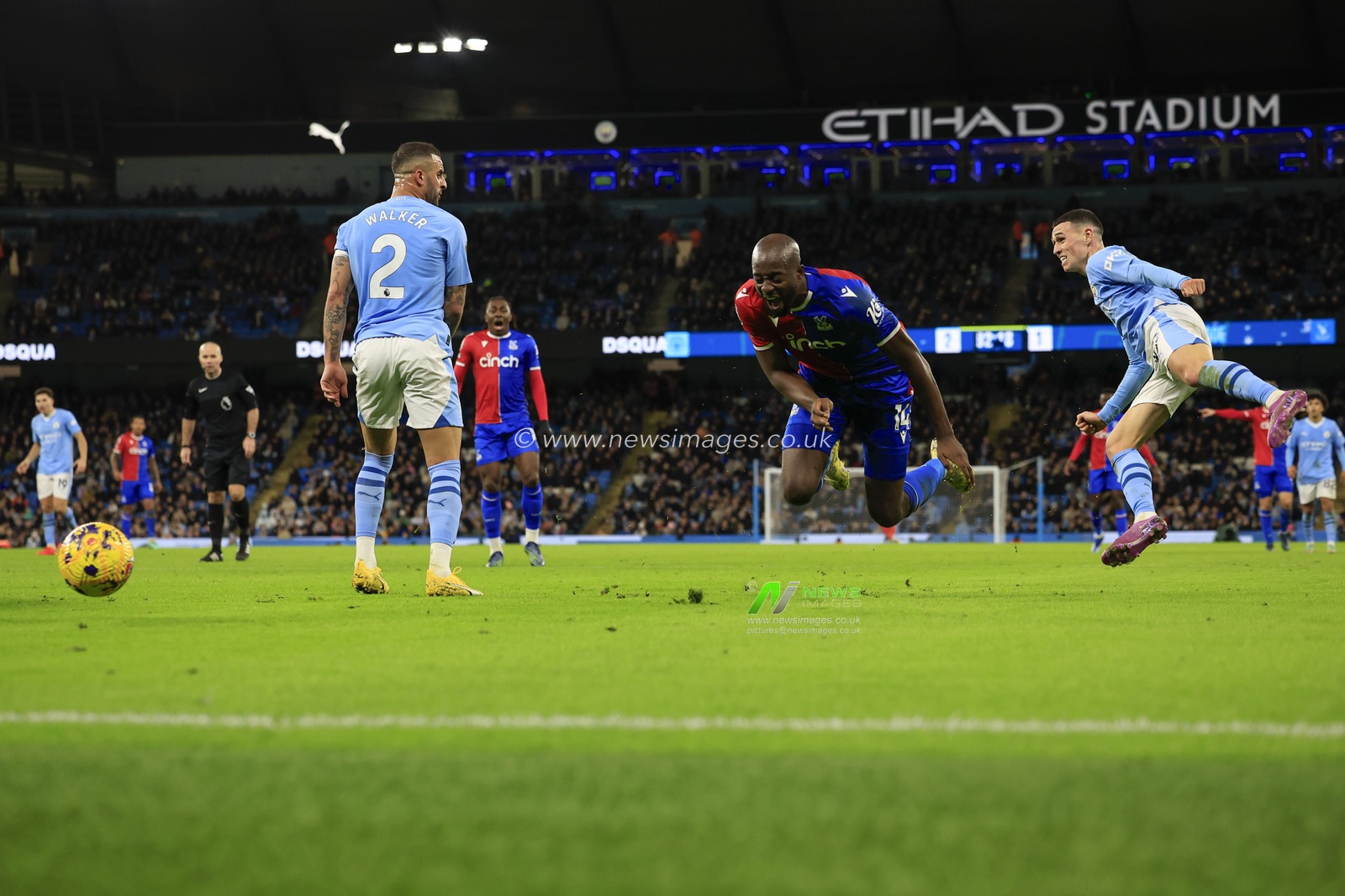 Jean-Philippe Mateta #14 of Crystal Palace goes down to earn a penalty during the Premier League match Manchester City vs Crystal Palace at Etihad Stadium, Manchester, United Kingdom, 16th December 2023

(Photo by Conor Molloy/News Images)