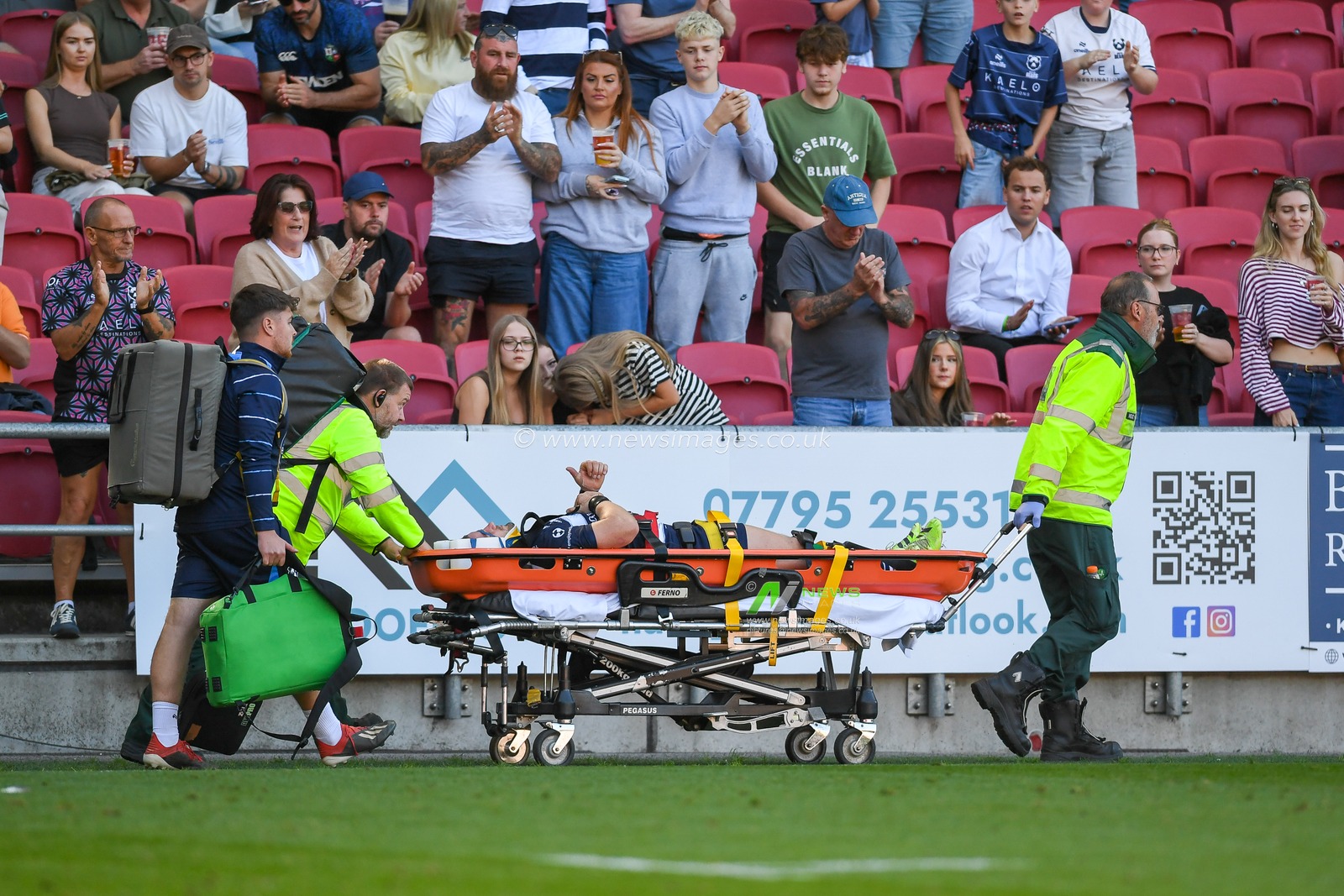 Harry Thacker of Bristol Bears gives a thumbs up to supporters as he is stretchered off the pitch during the Prem Rugby Cup match Bristol Bears vs Gloucester at Ashton Gate, Bristol, United Kingdom on 05 September 2026

(Photo by Alex Williamson/News Images)