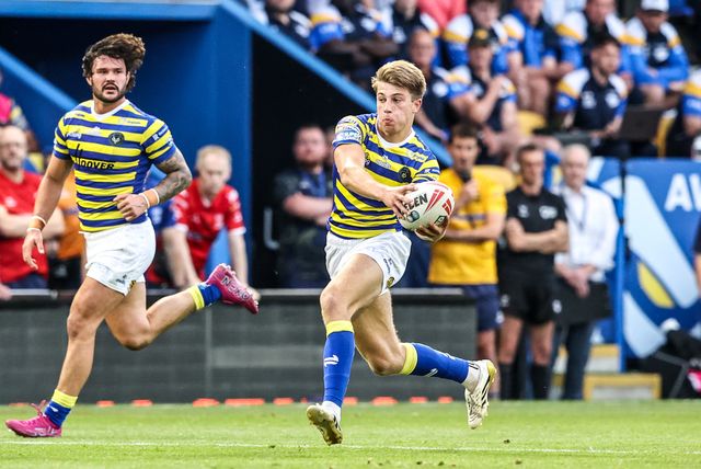 Ewan Irwin of Warrington Wolves breaks with the ball during the Betfred Super League round 15 match Warrington Wolves vs Leeds Rhinos at The Halliwell Jones Stadium, Warrington, United Kingdom on 18 June 2026

(Photo by Alfie Cosgrove/News Images)