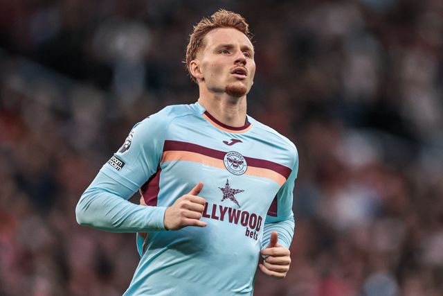 Sepp van den Berg of Brentford during the Premier League match Manchester United vs Brentford at Old Trafford, Manchester, United Kingdom on 27 April 2026

(Photo by Mark Cosgrove/News Images)