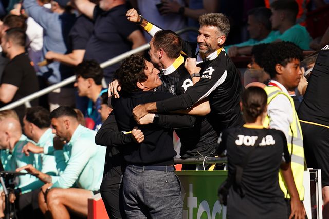 Keith Andrews manager of Brentford and his staff celebrate 1-0 lead during the Premier League match Brentford vs Sunderland at GTECH Community Stadium, London, United Kingdom on 05 September 2026

(Photo by Harvey Murphy/News Images)
