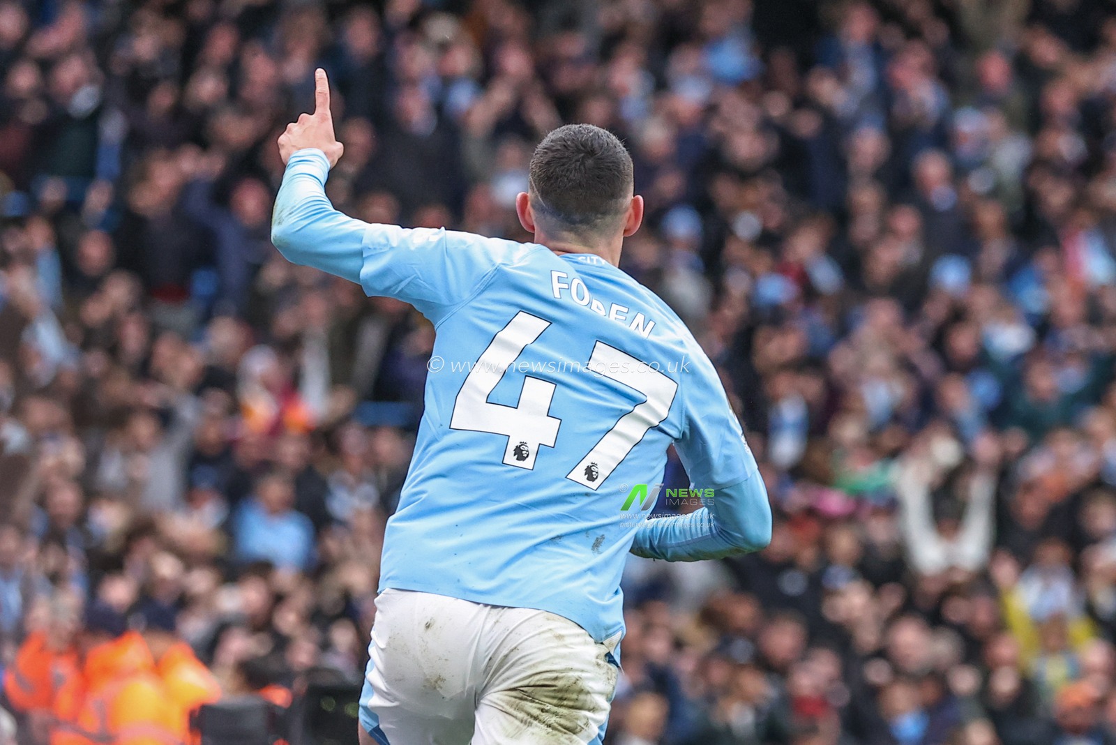 Phil Foden of Manchester City celebrates his goal to make it 2-1 during the Premier League match Manchester City vs Manchester United at Etihad Stadium, Manchester, United Kingdom, 3rd March 2024

(Photo by Mark Cosgrove/News Images)