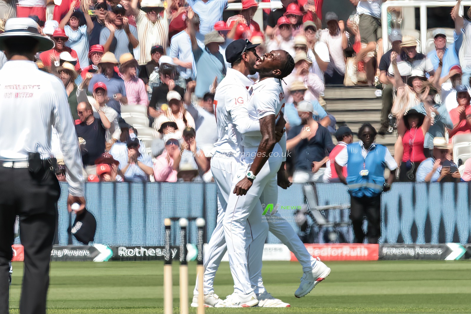 Jofra Archer of England celebrates the wicket of Yashasvi Jaiswal with Shoaib Bashir of England during the 3rd Rothesay Test Match Day 2 England v India at Lords, London, United Kingdom, 11th July 2025

(Photo by Mark Cosgrove/News Images)